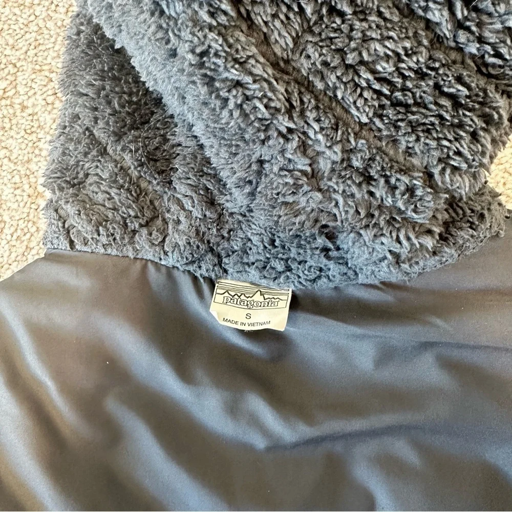 Patagonia Women’s Los Gatos Hooded Fleece Vest - Picture 8 of 8